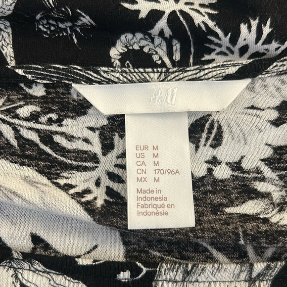 H&M Black & White Floral Business Casual Classic Boatneck Long Sleeve Top Size M - Picture 4 of 5
